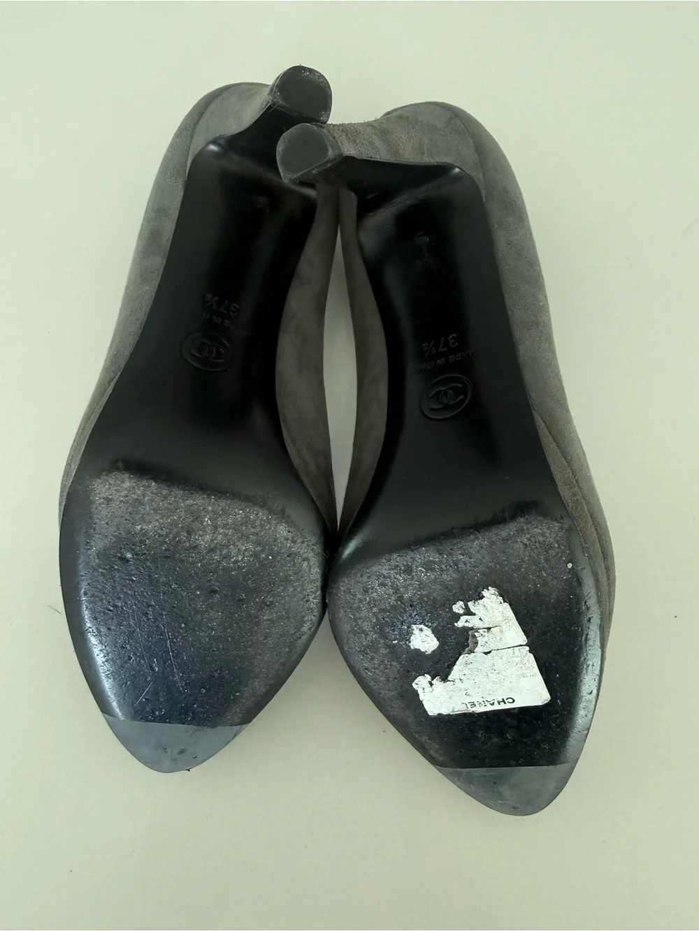 CHANEL Gray Suede and Black Patent Cap-Toe Pumps - Picture 4 of 10
